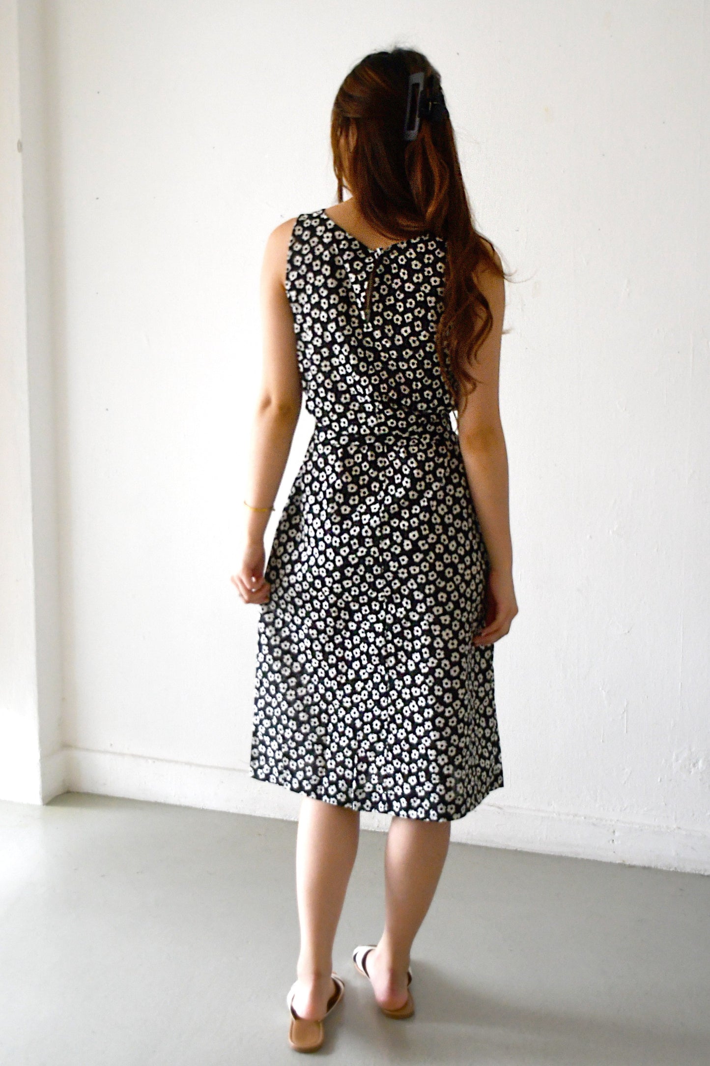 Ease Shift Dress / Black Daisy