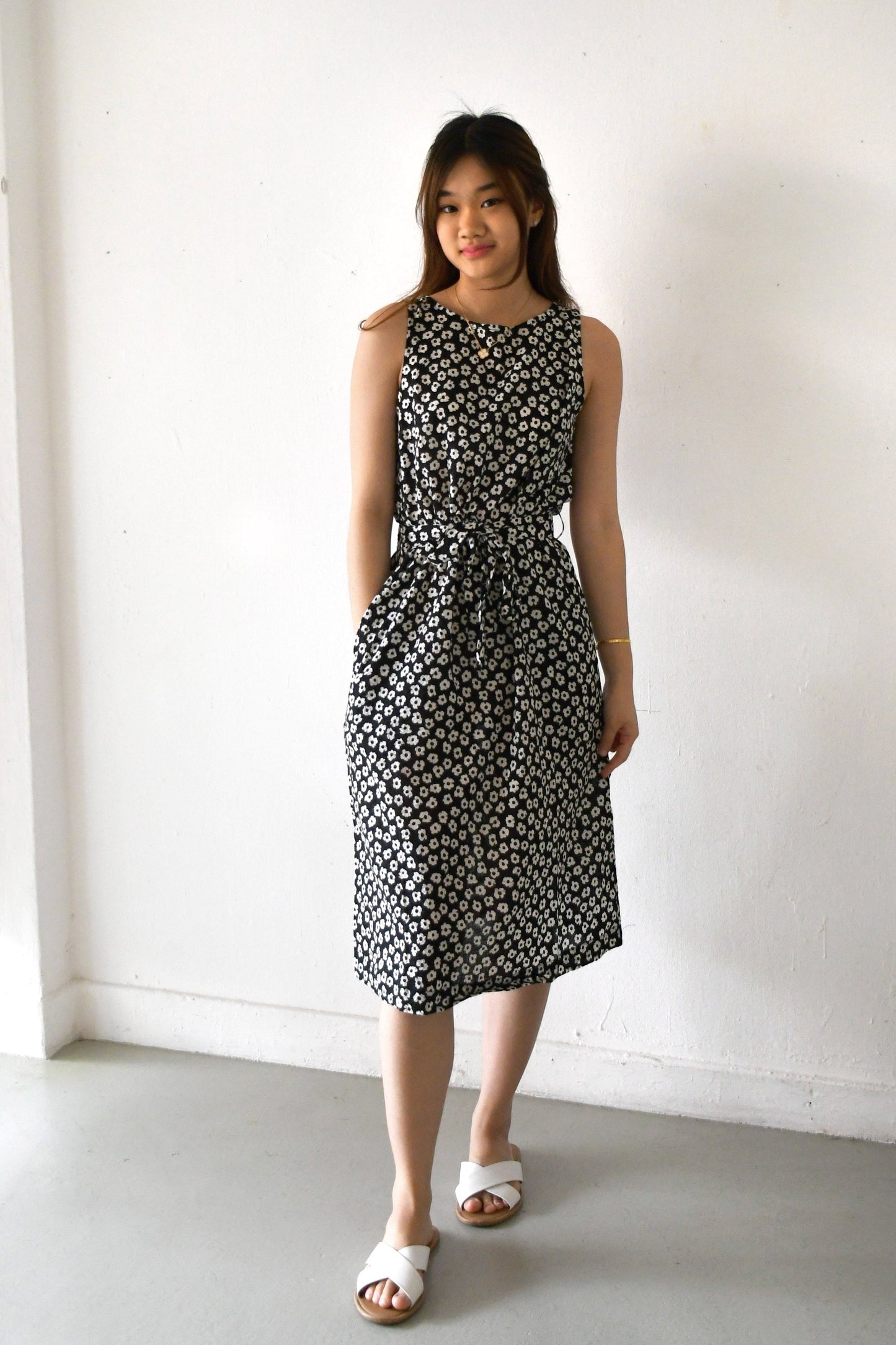 Ease Shift Dress / Black Daisy