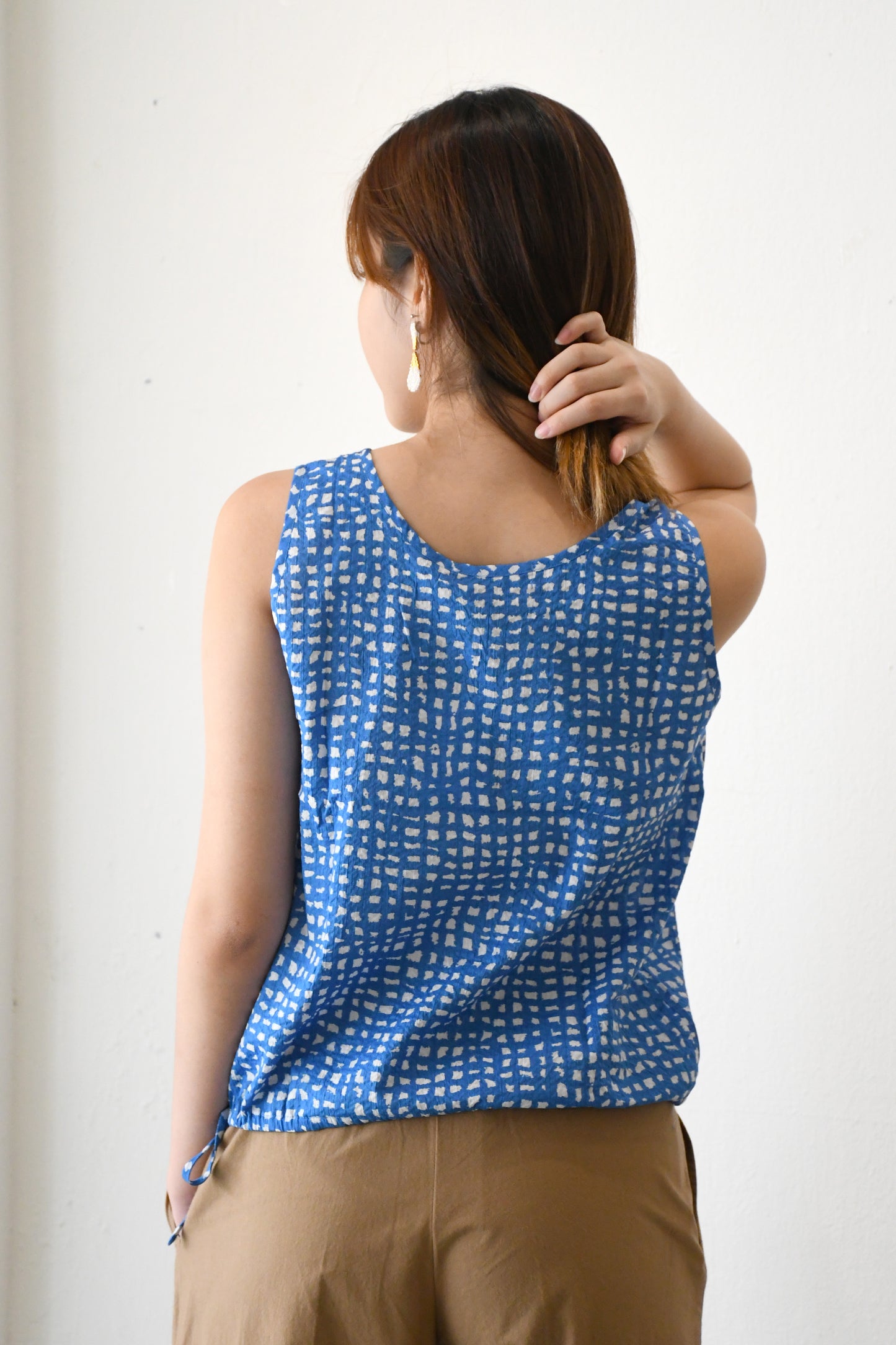 Keyhole Top / Blue Grids