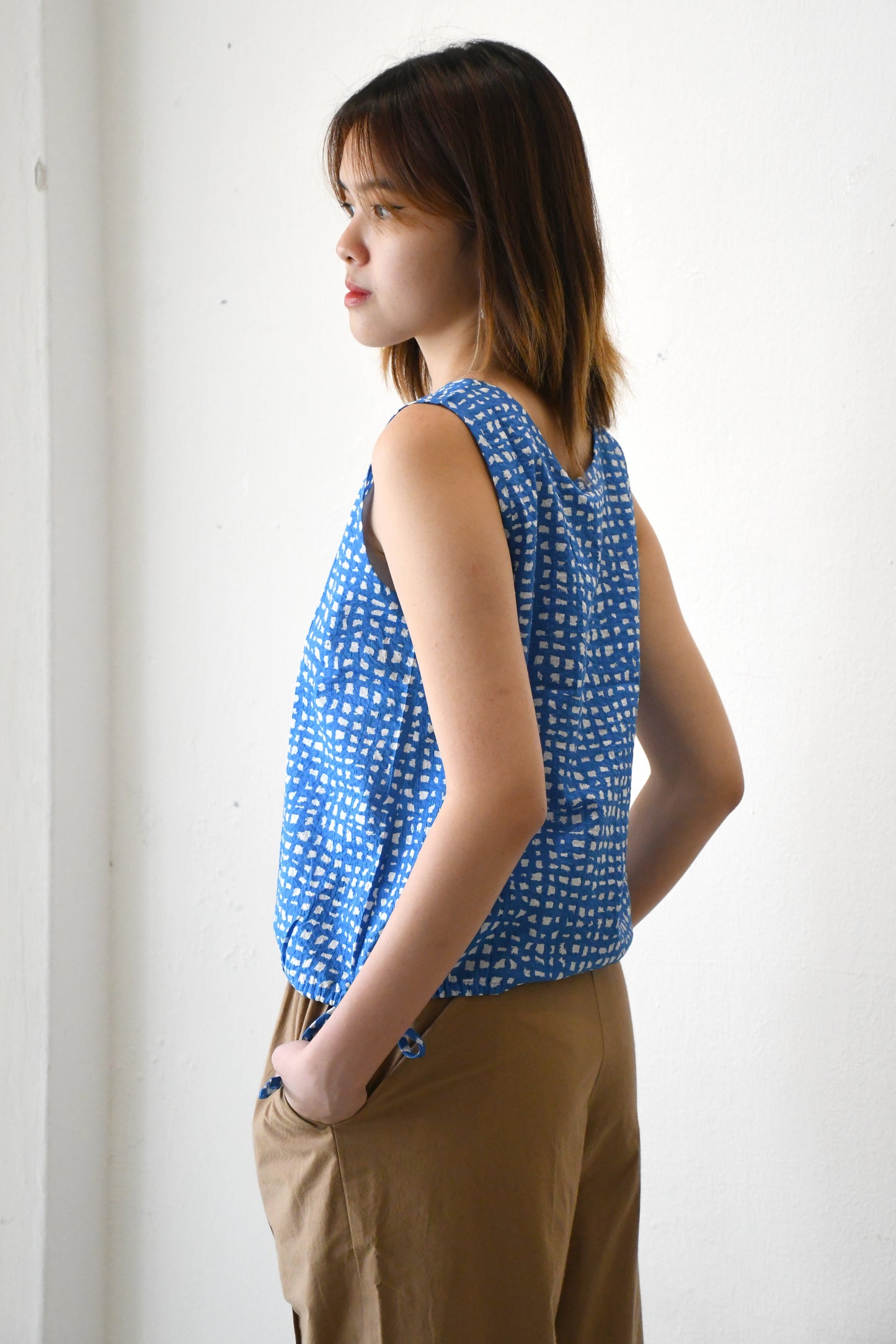 Keyhole Top / Blue Grids