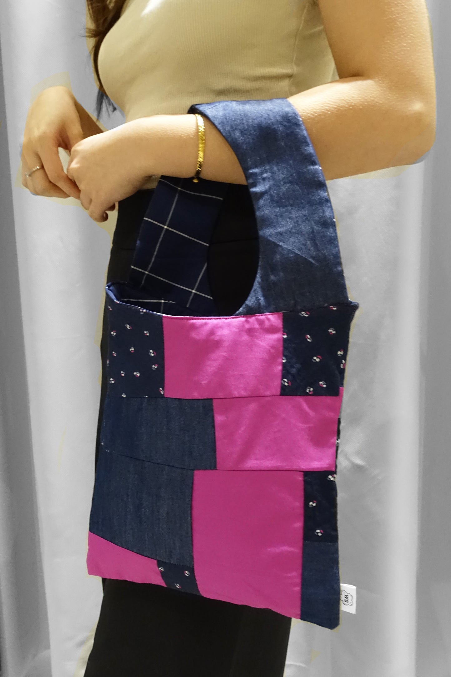 The Hug Bag/ Navy