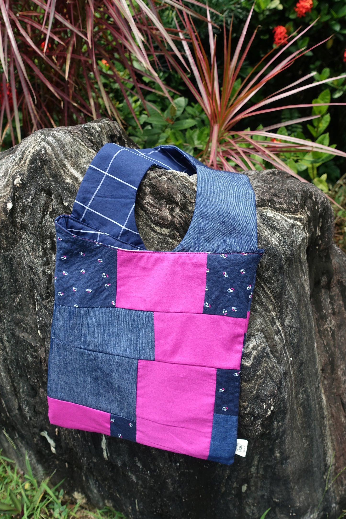 The Hug Bag/ Navy