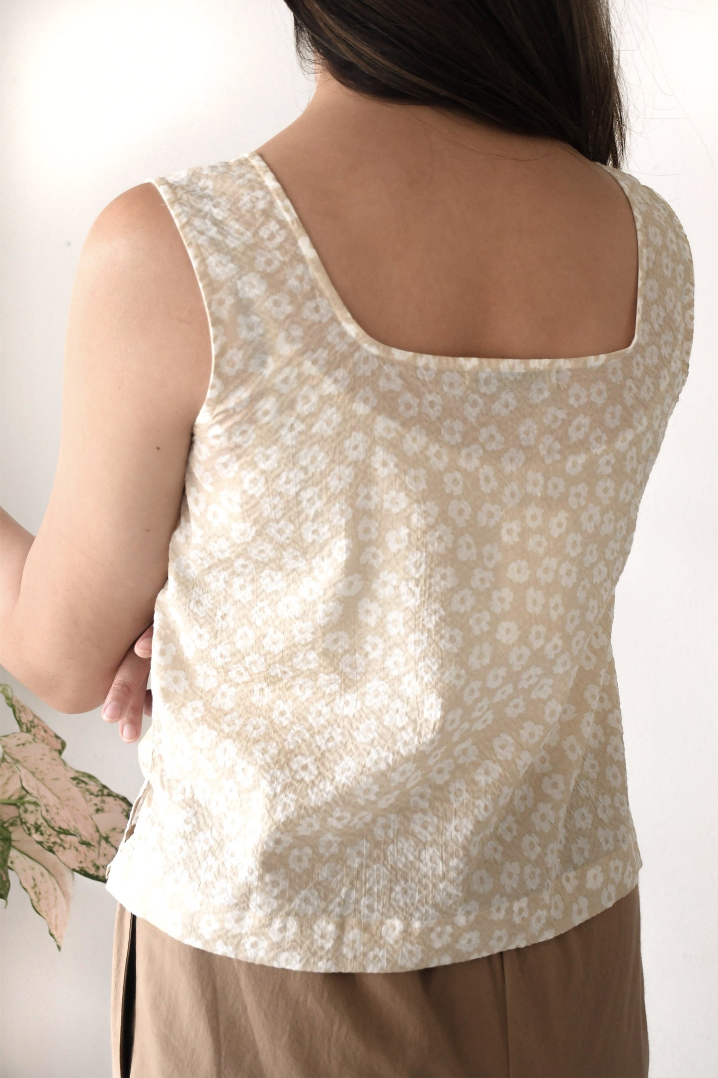 Chloe Top/ Sand Daisy