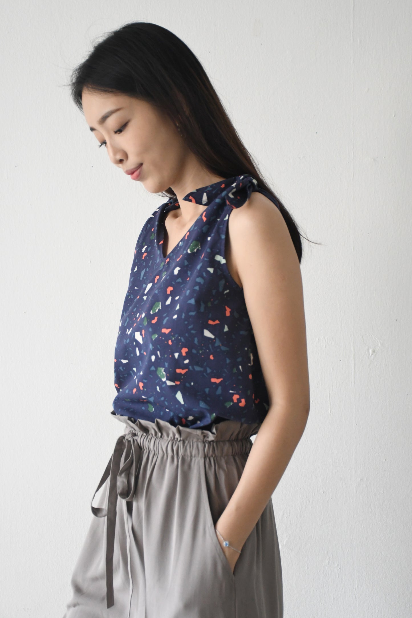 Prints Stephy Top/ Navy Terrazzo