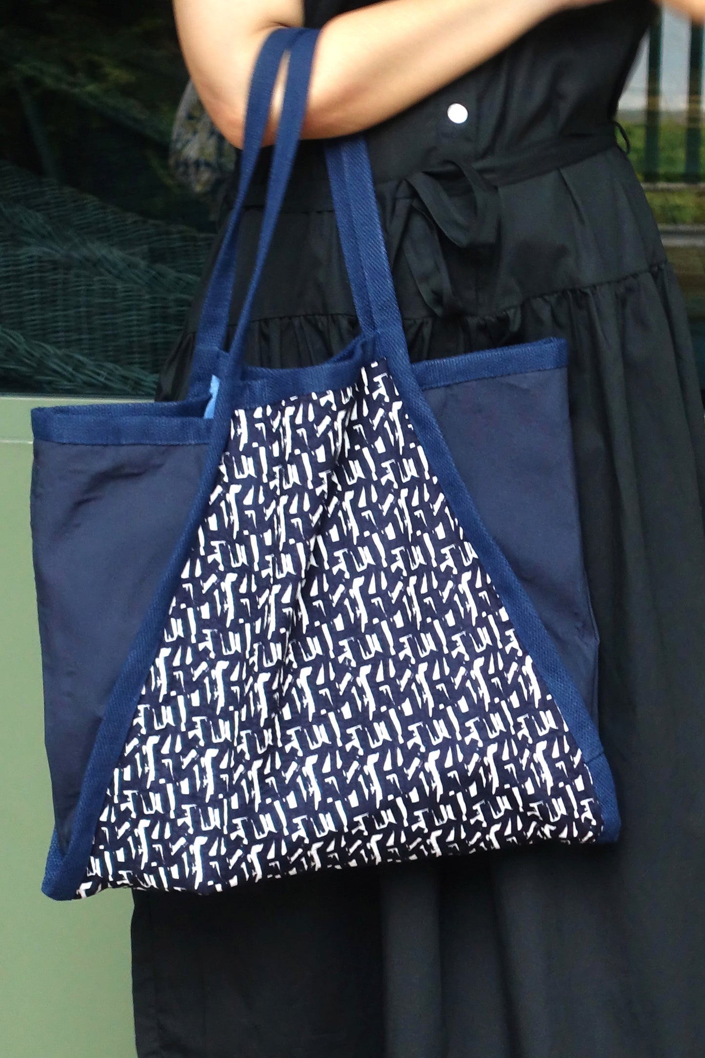 ZW Trapeze Tote/ Navy Ink