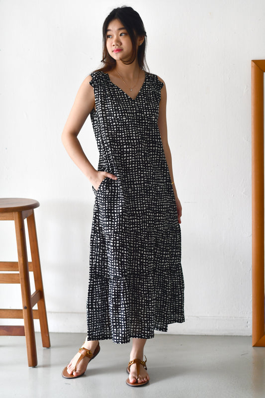Emi Maxi Dress / Black Grids