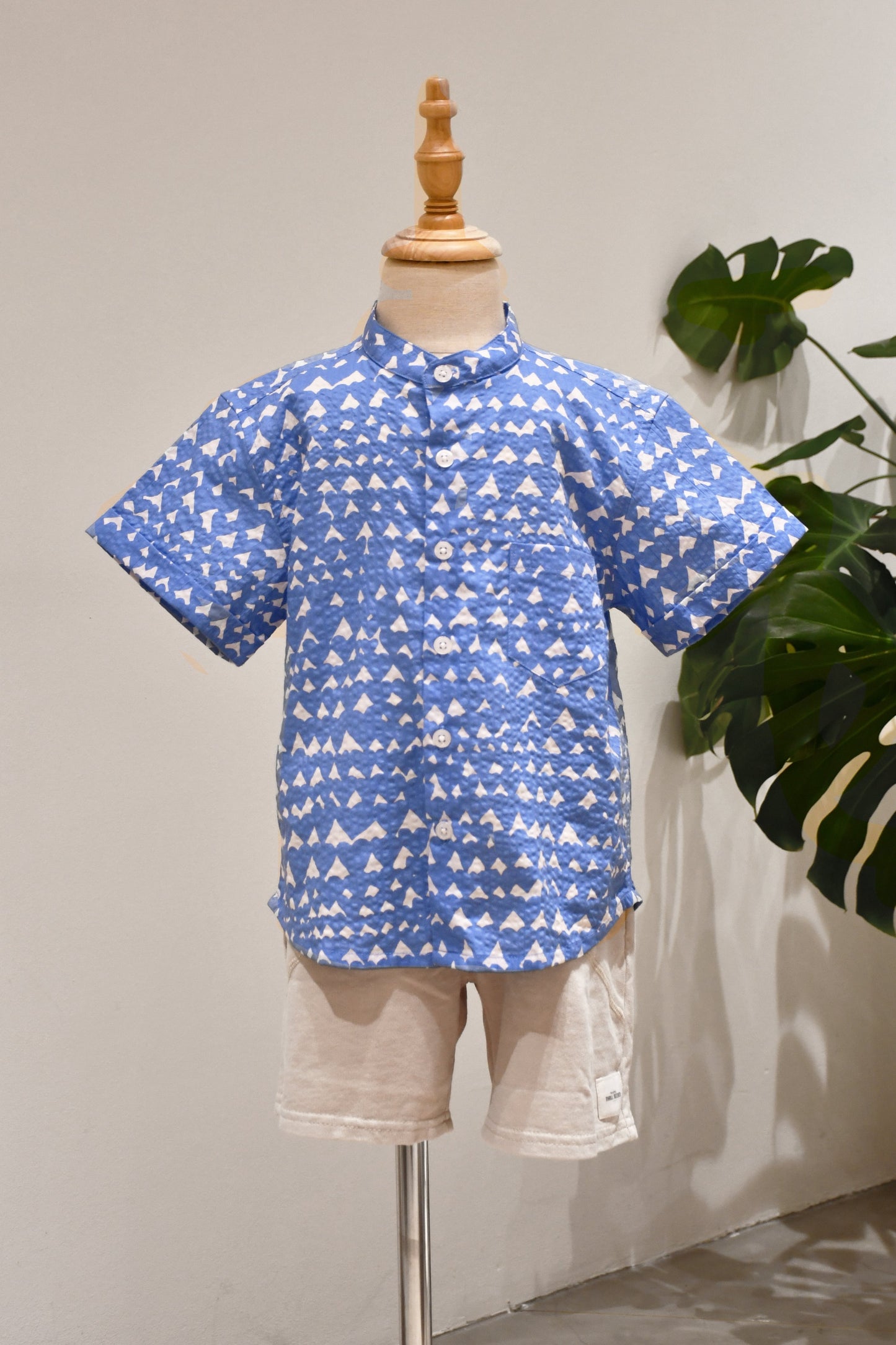 LITTLES Mandarin Collared Shirt/ Blue Hearts